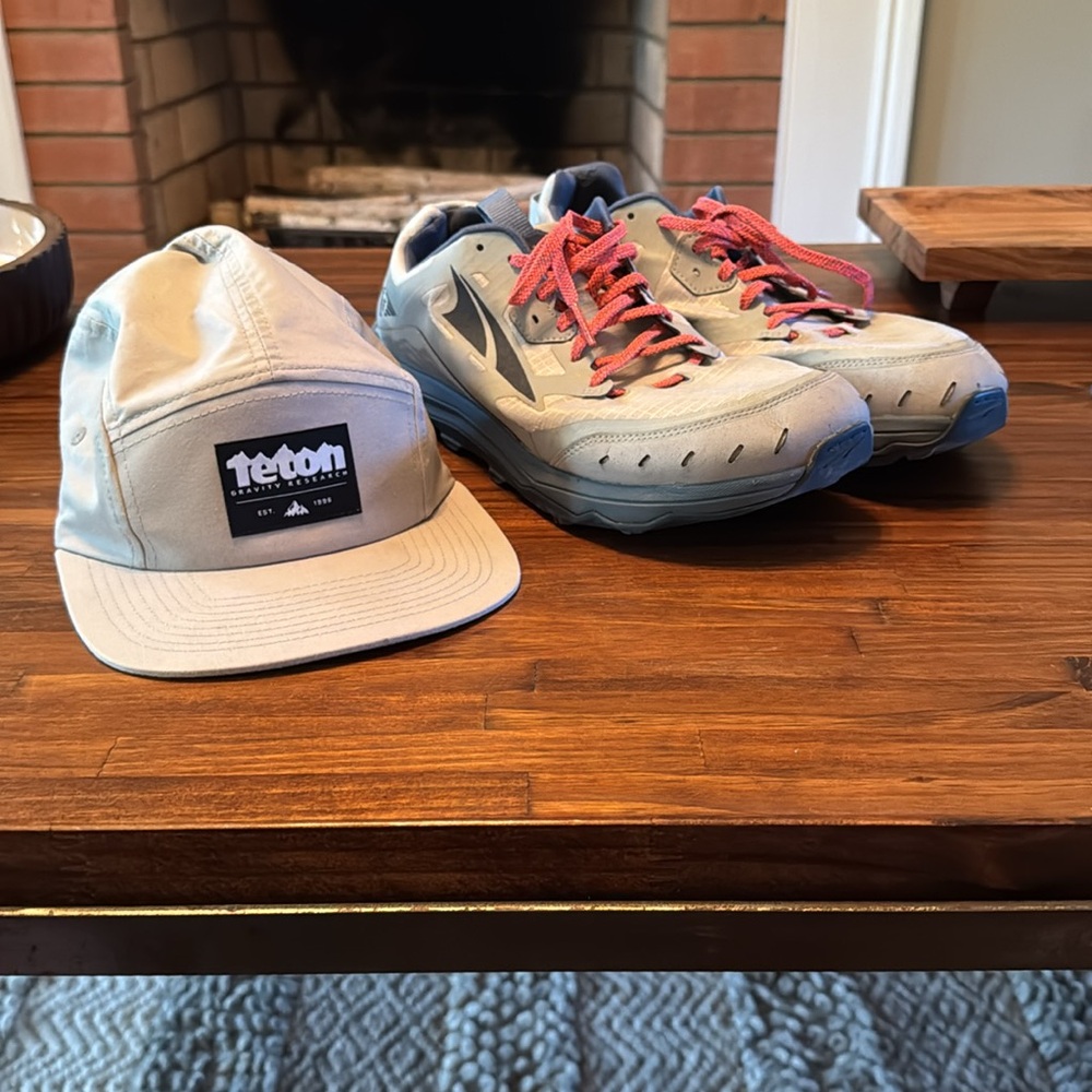 Altra Lone Peaks Men’s size 13 w/ free Teton hat